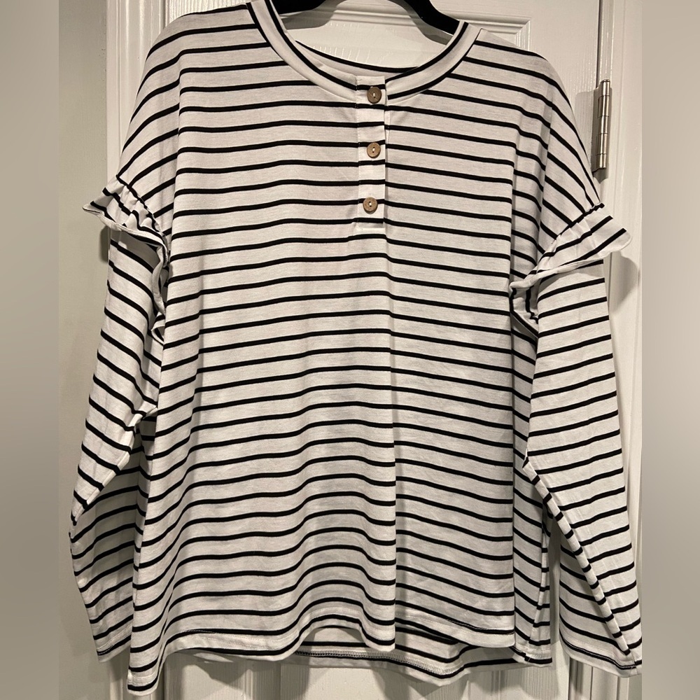 NWT Emery Rose Size 2XL Black White Strip Wooden Button Ruffle Detail Henley Top